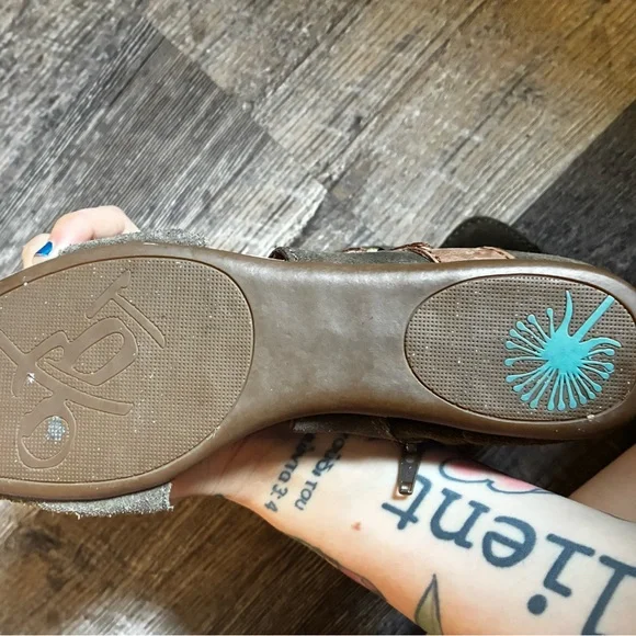 BOHO OTBT Brown and Gray Sandals with Criss-Cross Straps - Picture 7 of 11